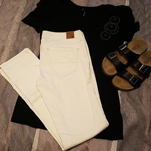 White American Eagle skinny size 4